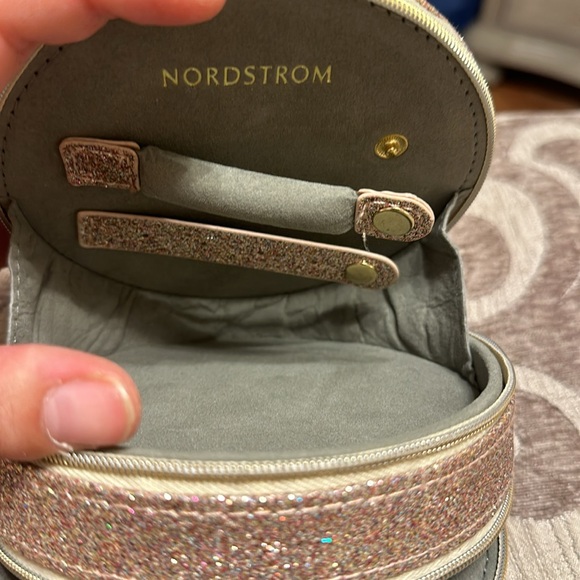 NORDSTROM Round Travel Jewelry Box in Champagne Multi Glitter - Picture 4 of 6